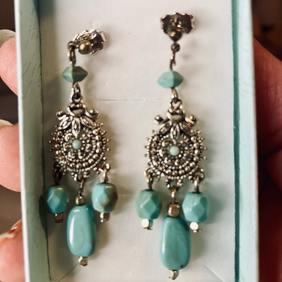 Vintage Avon NR Stamped BOHO Style Turquoise color Earrings with posts - Picture 4 of 12
